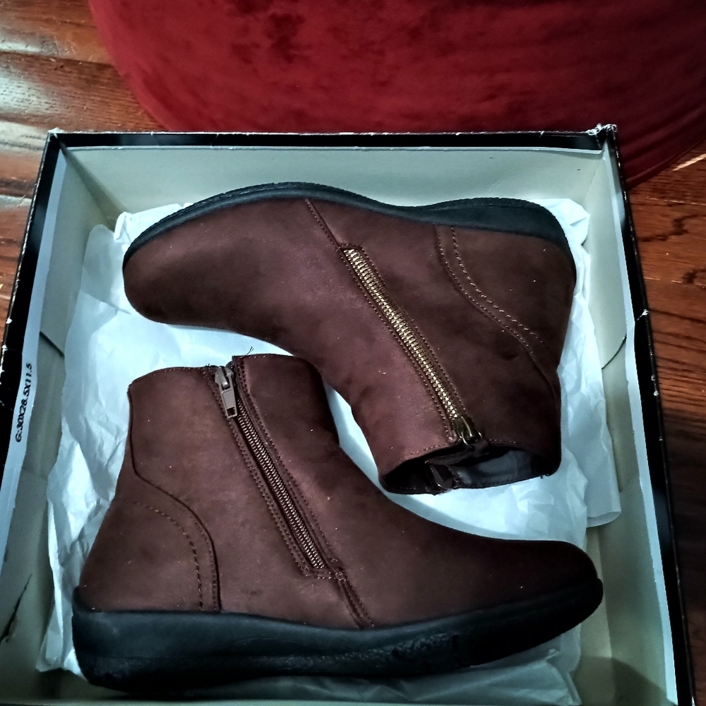 Judith Devin Cordovan Brown Ankle Booties 🆕